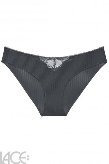 Triumph - Wild Iris Florale Brief