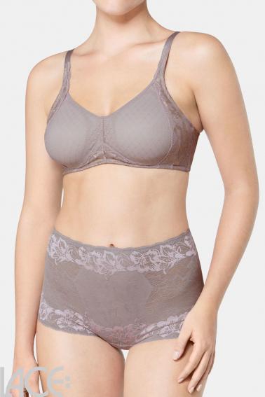 Triumph - Shape Magic wire Minimizer Bra D-G cup