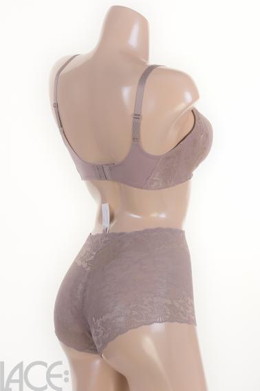 Triumph - Shape Magic wire Minimizer Bra D-G cup