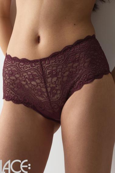 Triumph - Amourette Full brief