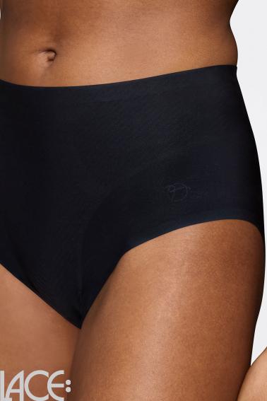 Triumph - Body Make-up Illusion Curve Full brief